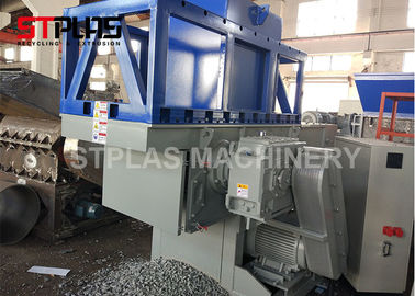 استخدام محطم النفايات البلاستيكية والبولي بروبيلين ، إلخ ، PS ، الإطارات ، PE ، PET ، PVC ، PC Plastic Type Plastic Pipe Shredder